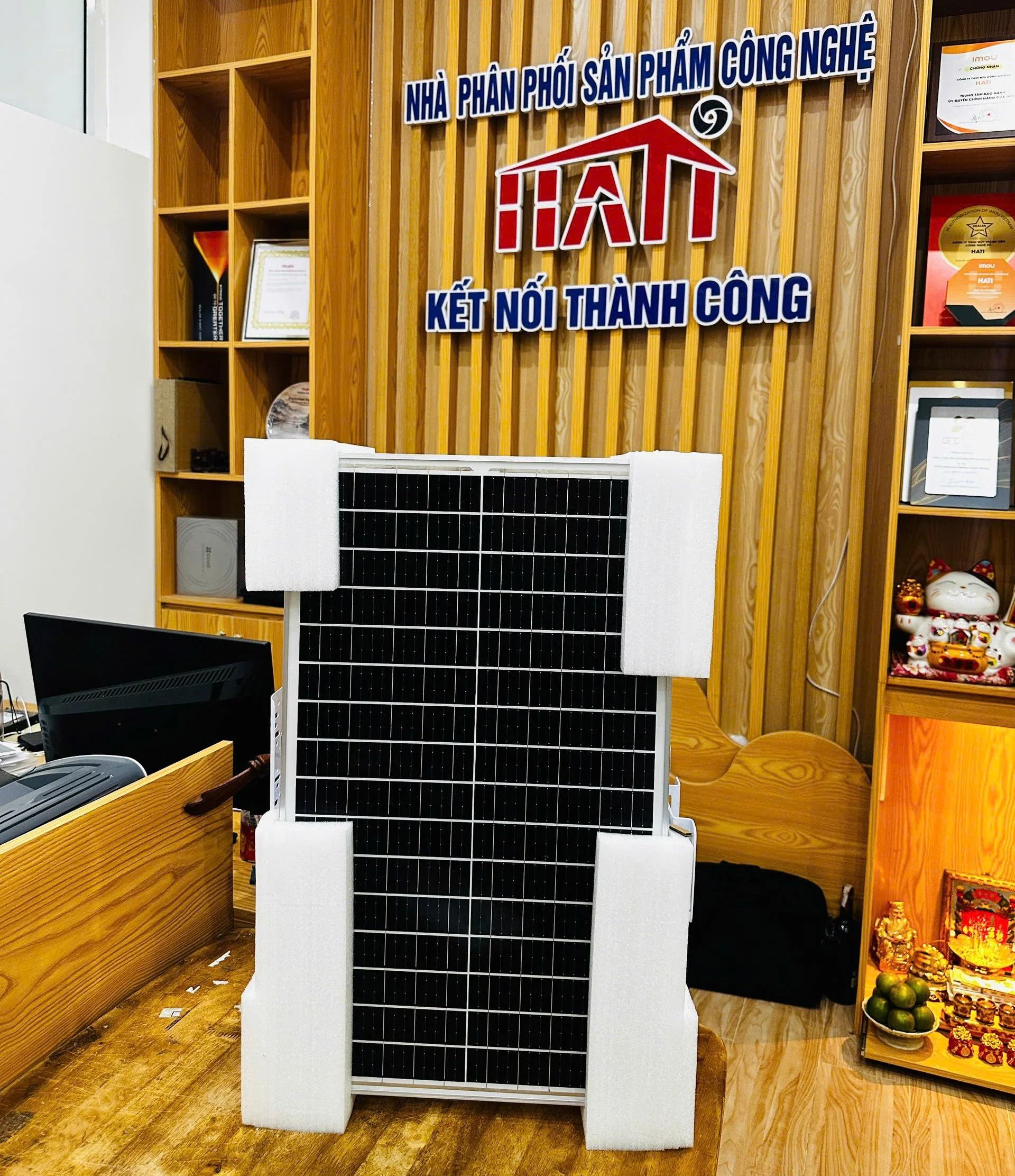 Tấm pin NLMT Himedia cho camera 50W 20AH-12V chính hãng Hati Solutions
